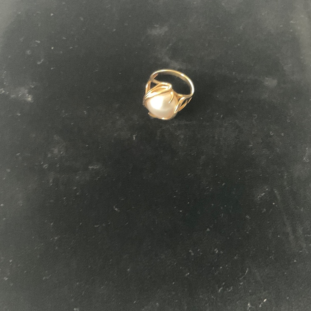 14 karat gold freshwater mabe pearl ring